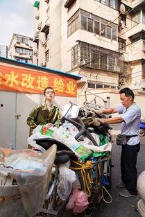 市井拍照吃瓜图片高清,高清镜头下的吃瓜众生相