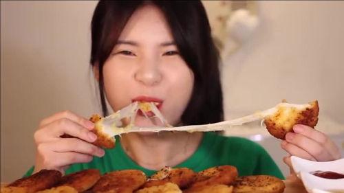 喝水吃瓜吃饼的韩姐姐,喝水吃瓜吃饼的悠闲时光