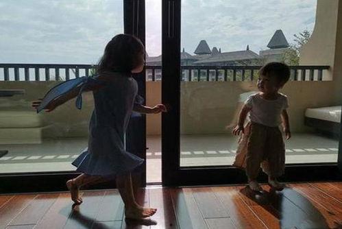 爸爸吃瓜女儿装疯