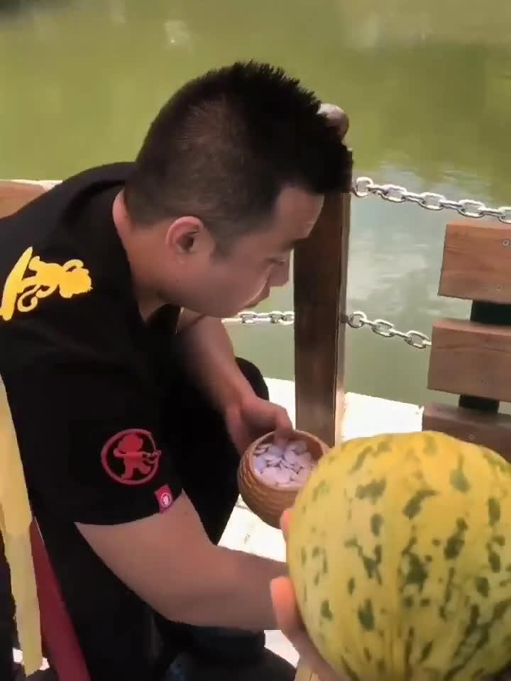 吃瓜以后会放屁,揭秘放屁的奥秘