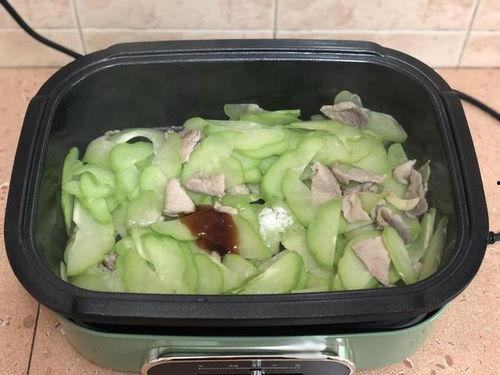 瓜生皮该怎么吃,解锁夏日清新口感新选择